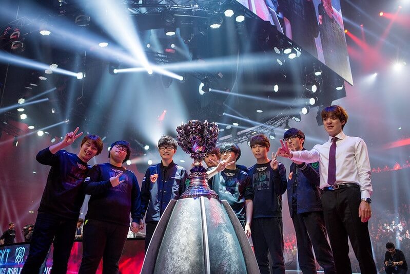 This image has an empty alt attribute; its file name is T1-at-Worlds-2015.jpg